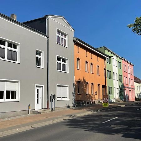 Modern Eingerichtet-Stadtnah-Ferienwohnung Mit Geschirrspueler Und Waschmaschine Friedland  ภายนอก รูปภาพ